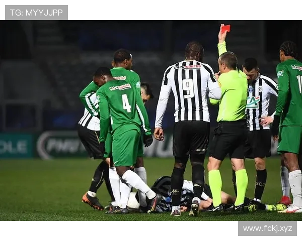 挪超联赛腓特烈斯塔上半场两球领先莫尔德莫尔德防线连遭打击